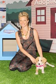 Amy Smart - Launch of PetArmor Protection Promise - 020412_005.jpg