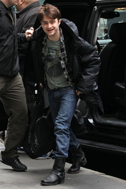 78383_DanielRadcliffe_ArrivesattheAlHirschfeldTheaterinNewYorkCityFebruary242011_By_oTTo2_122_163lo.jpg