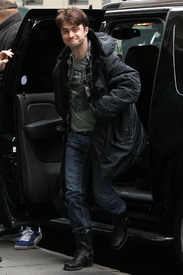 78372_DanielRadcliffe_ArrivesattheAlHirschfeldTheaterinNewYorkCityFebruary242011_By_oTTo3_122_457lo.jpg