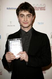 87655_Daniel_Redcliffe-Theatregoer80s_Awards_2008_in_London-03_122_394lo.jpg