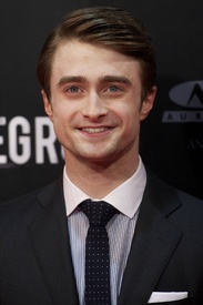daniel-radcliffe-woman-black-celebutopia-CD0214201201.jpg