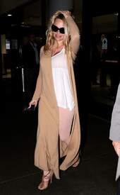 Pamela Anderson Arrives back in LA after visiting London 005.jpg
