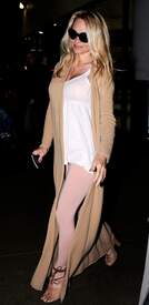 Pamela Anderson Arrives back in LA after visiting London 008.jpg