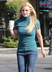 Britney Spears Grabs Lunch Go Hk0gZC3Ptgsx.jpg