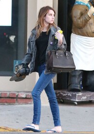 emmaroberts040913_15.jpg