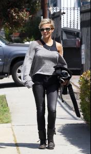 celebrity-paradise_Elsa Pataky 2013-03-27 - Out and about in Los Angeles (3).jpg