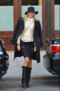 celebrity-paradise_arolina Kurkova 2013-03-28 - seen out in Tribeca in New York (2).jpg