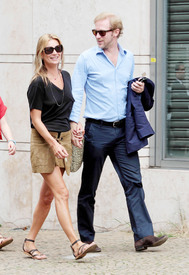 355218642_kate_moss093_122_591lo.jpg