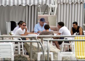 Leo_chills_with_his_buds_Fq_Tw8k_UNp_ZIl.jpg