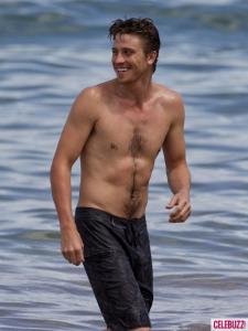 6Andrew-Garfield-Garrett-Hedlund-Shirtless-435x580.jpg