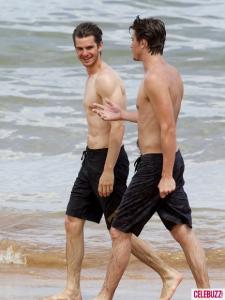 7_Andrew_Garfield_Garrett_Hedlund_Shirtless_435x5.jpg
