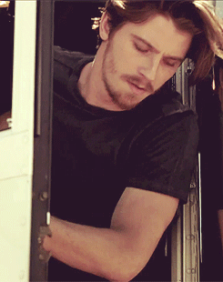 tumblr_mdjbo4NJ2M1rsh7m5o1_250.gif