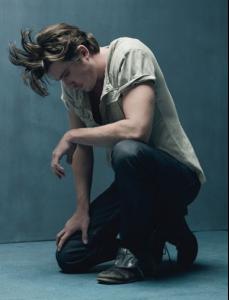 garrett_hedlund_kneeling_vss.jpg