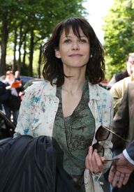 1435558-exclusif-sophie-marceau-arrive-a-orig-1.jpg