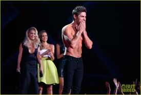 zac-efron-shirtless-mtv-movie-awards-2014-06.jpg