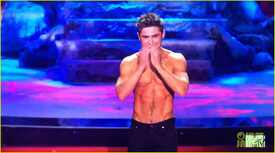 zac-efron-shirtless-mtv-movie-awards-2014-12.jpg