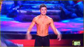 zac-efron-shirtless-mtv-movie-awards-2014-23.jpg