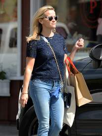 Reese Witherspoon - out and about in Brentwood April 30-2015 012.jpg