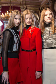 Roland_Mouret_Fall_2015_Backstage_2YZLJ0-VHiRx.jpg