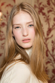 Roland_Mouret_Fall_2015_Backstage_7tyrSInrYbxx.jpg
