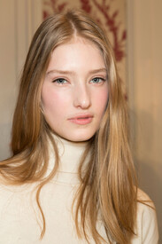 Roland_Mouret_Fall_2015_Backstage_cKaRHxcSwtOx.jpg