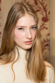 Roland_Mouret_Fall_2015_Backstage_WIBqXNA-RpXx.jpg