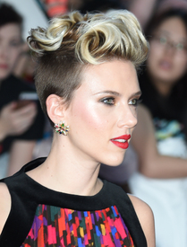 scarjo210415BZNimage003.jpg