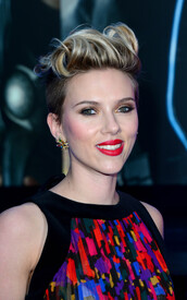 scarjo210415BZNimage006.jpg