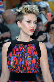 scarjo210415BZNimage008.jpg