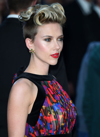 scarjo210415BZNimage017.jpg