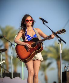 kacey-musgraves-2015-stagecoach-california-country-music-festival-in-indio-regular-9.jpg