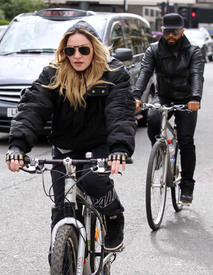 madonna180416BZNimage9.jpg