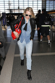 Rachel McAdams is seen at LAX 0EHbfkQXg8Ql.jpg