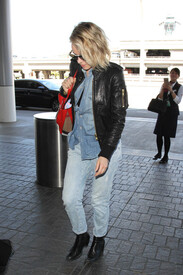 Rachel McAdams is seen at LAX 5myQY8Cuvjol.jpg