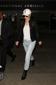 Rachel McAdams is seen at LAX -Lhf13rd0Akl.jpg