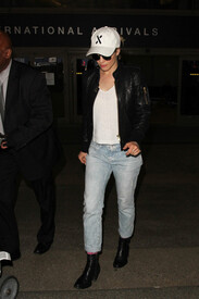 Rachel McAdams is seen at LAX si0rv6evuTVl.jpg