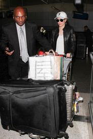 Rachel McAdams is seen at LAX SvLoTEtDHhfl.jpg