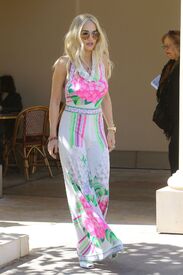 rita-ora-out-in-beverly-hills_15.jpg