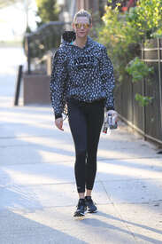 Karlie-Kloss-in-Spandex--03.jpg