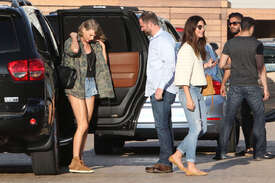 Taylor-Swift-in-Jeans-Shorts--08.jpg