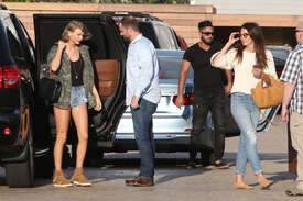 Taylor-Swift-in-Jeans-Shorts--10.jpg