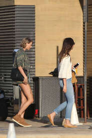 Taylor-Swift-in-Jeans-Shorts--13.jpg
