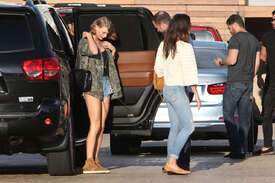 Taylor-Swift-in-Jeans-Shorts--32.jpg