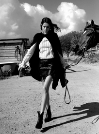 amanda-wellsh-by-mathieu-cesar-for-lofficiel-italia-april-2016-6.jpg