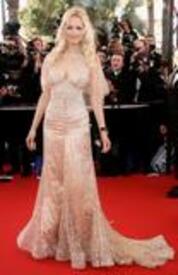 Adriana_Karembeu_Marie_Antoinette_Premiere_05.jpg