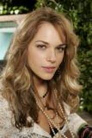 th_AmandaRighetti010.jpg