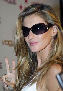 gisele_bundchen_vogue_eyewear_launch_II__29_122_976lo.jpg