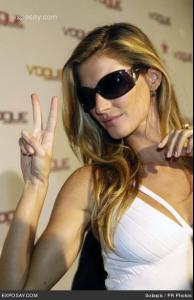 gisele_bundchen_gisele_bundchen_launches_vogue_eyewear_play_everyday_campaign_at_the_atzaro_hotel_in_ibiza_on_march_27_2008_1GsMqe.jpg