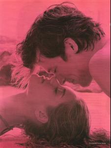 32209_Julie_glamour26_122_218lo.jpg