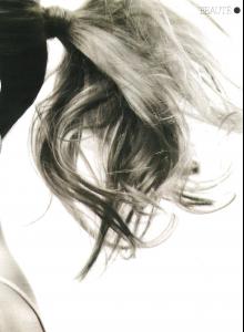 31999_Julie_glamour21_122_174lo.jpg